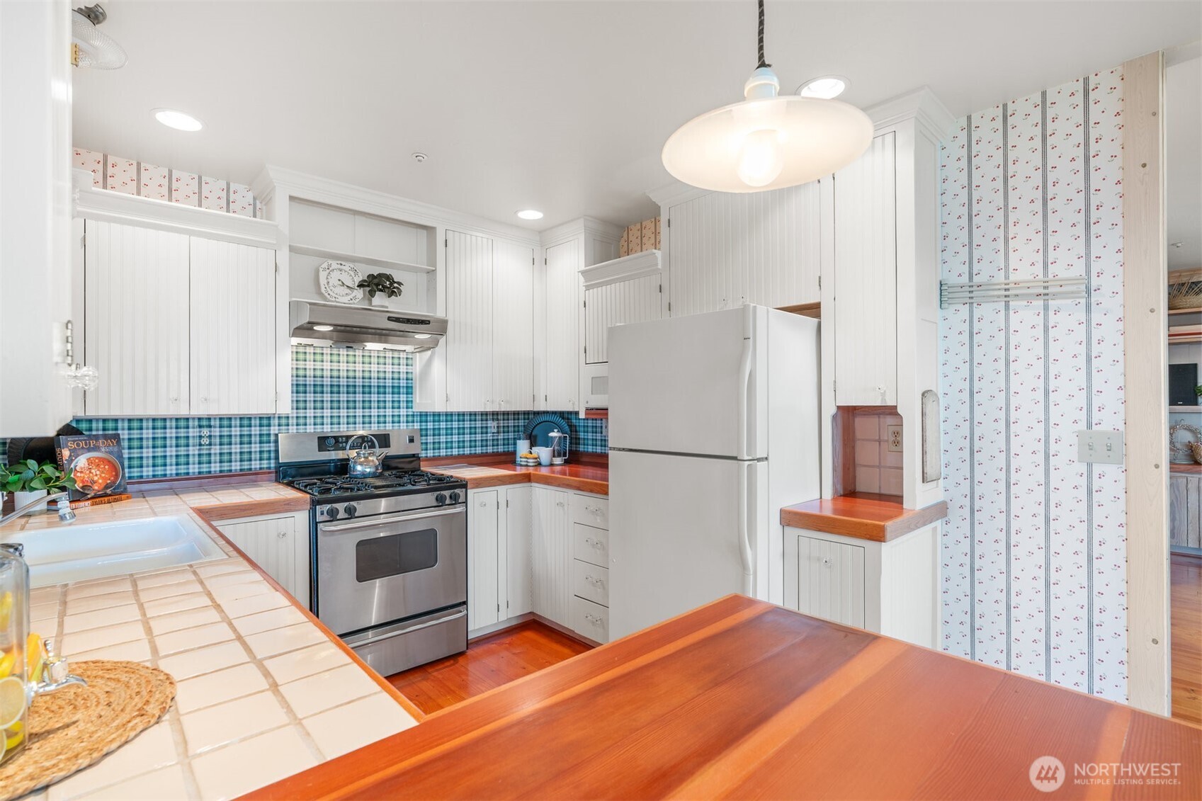 9411 - 9415 Key Peninsula Highway SW
