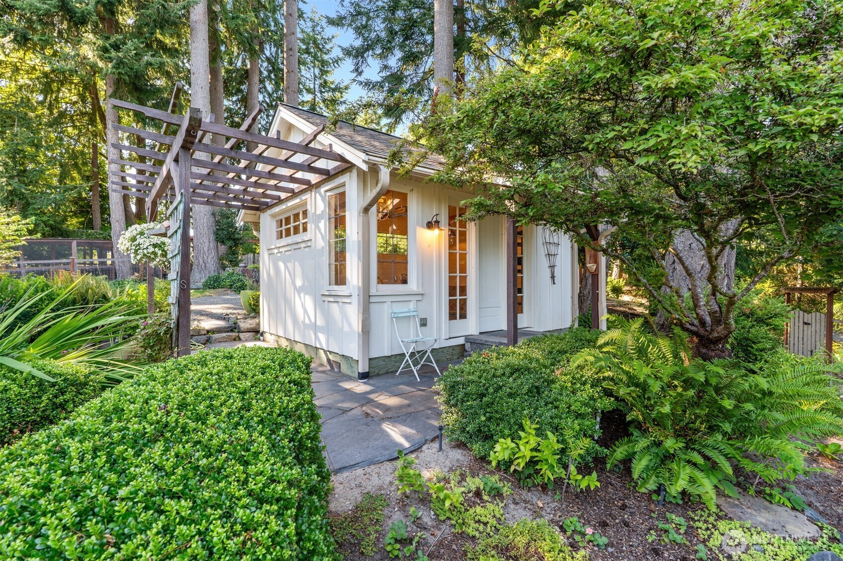 9411 - 9415 Key Peninsula Highway SW