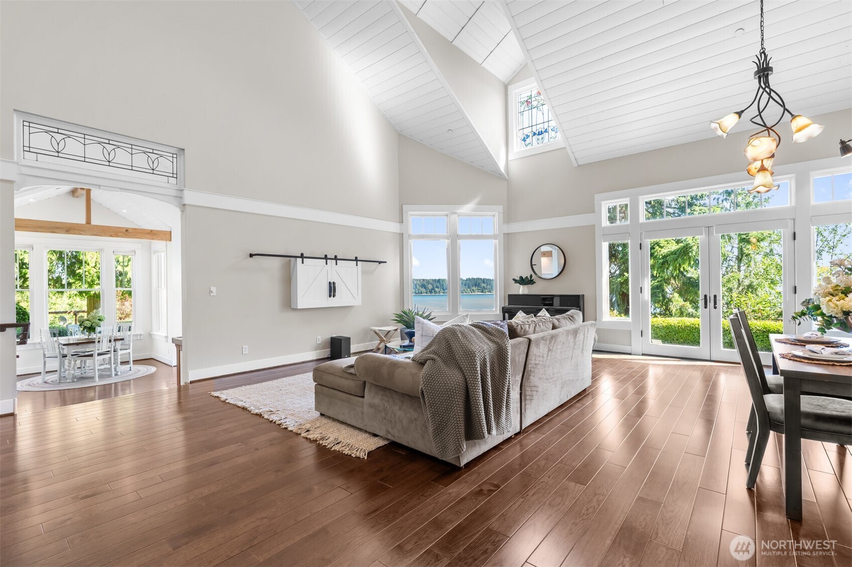9411 - 9415 Key Peninsula Highway SW