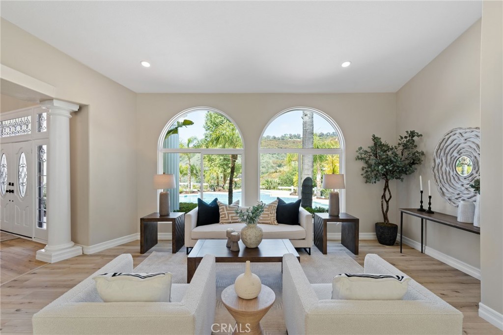 44240 La Cruz Drive