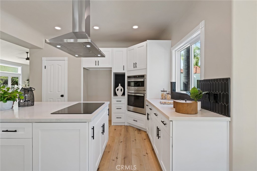 44240 La Cruz Drive