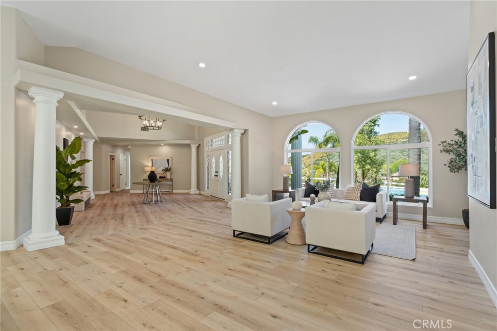 44240 La Cruz Drive