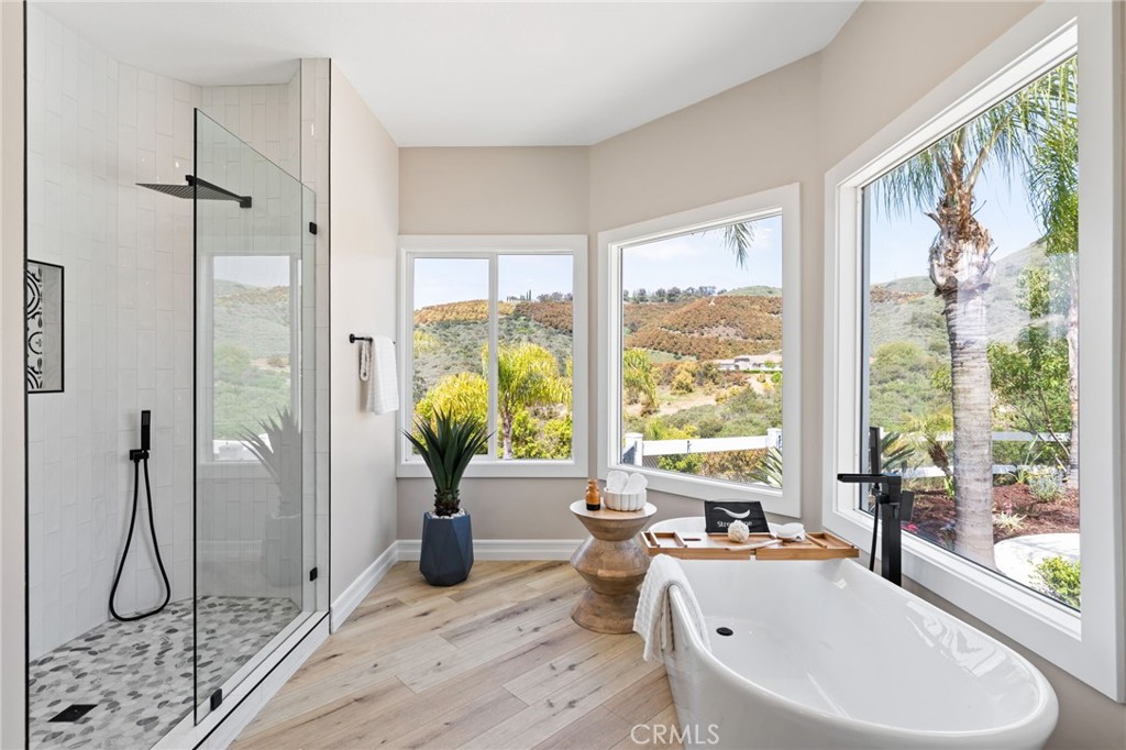 44240 La Cruz Drive