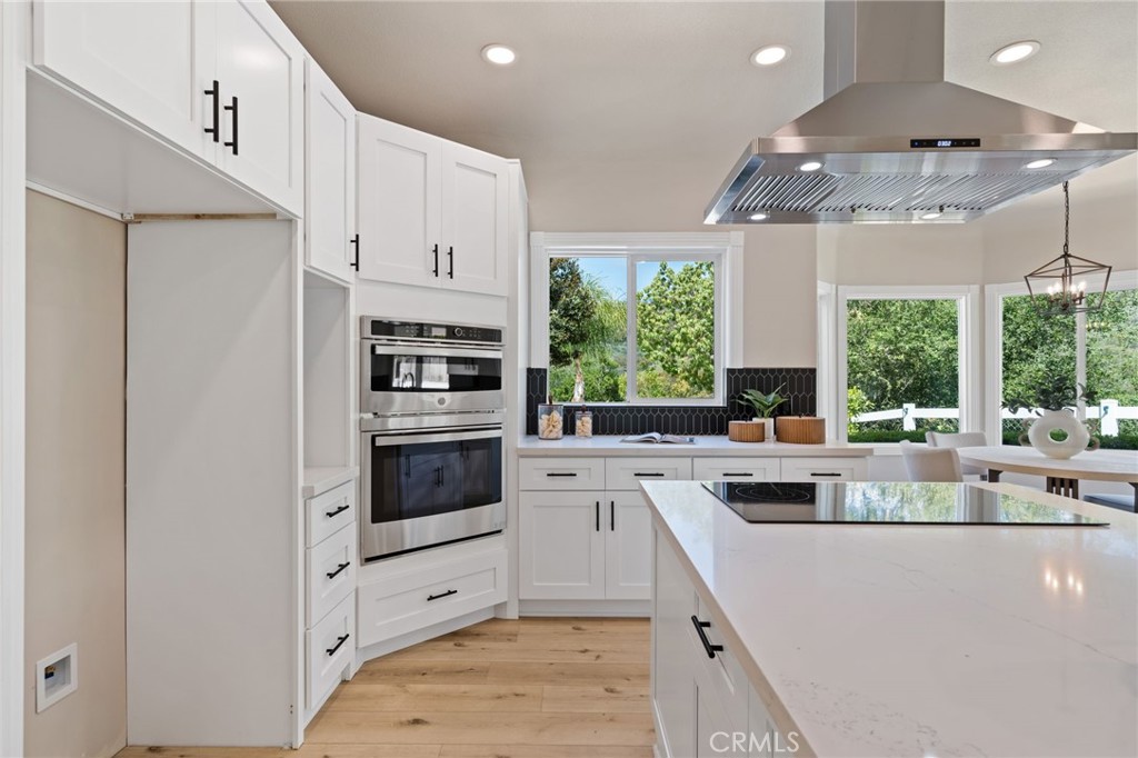 44240 La Cruz Drive