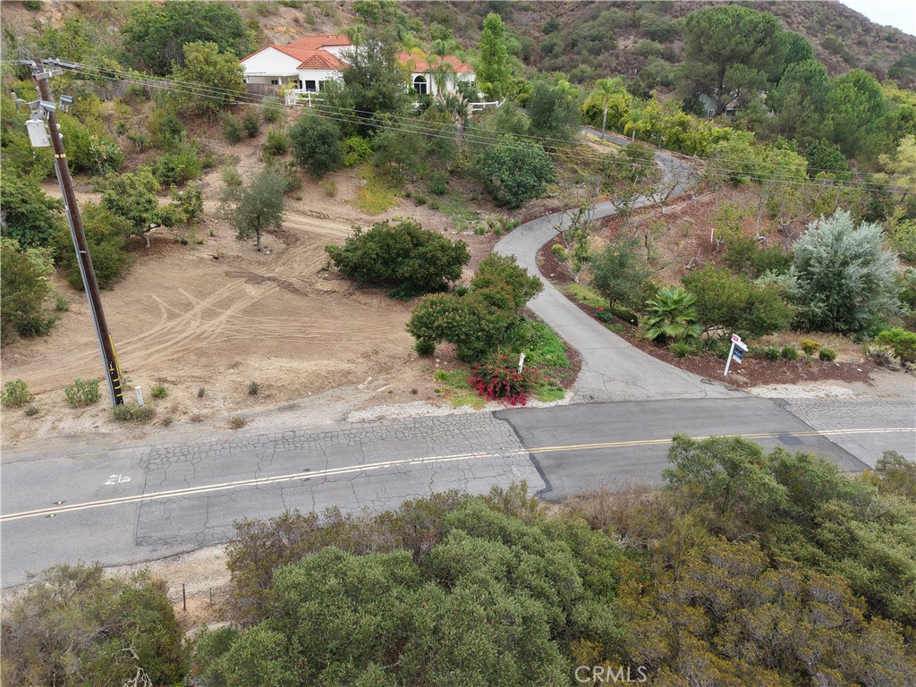 44240 La Cruz Drive