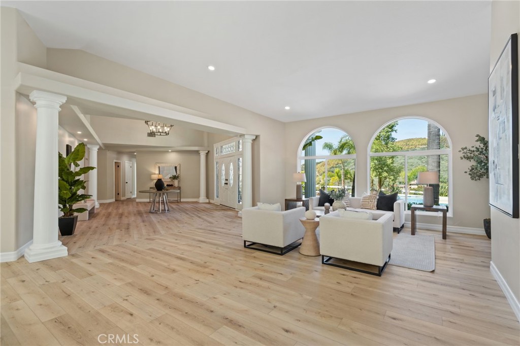 44240 La Cruz Drive