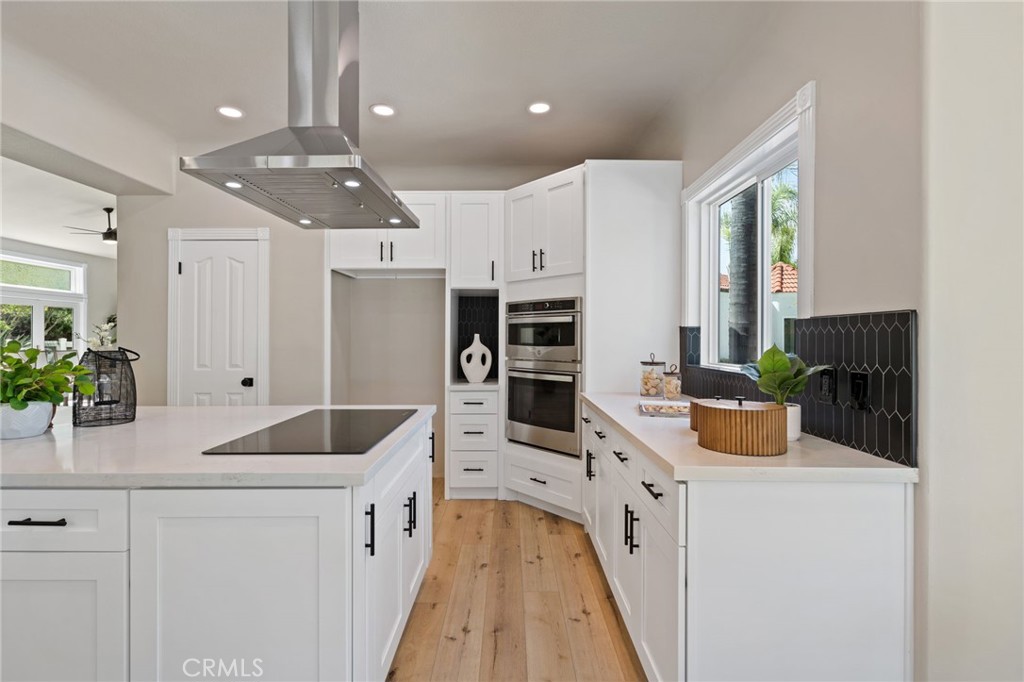44240 La Cruz Drive