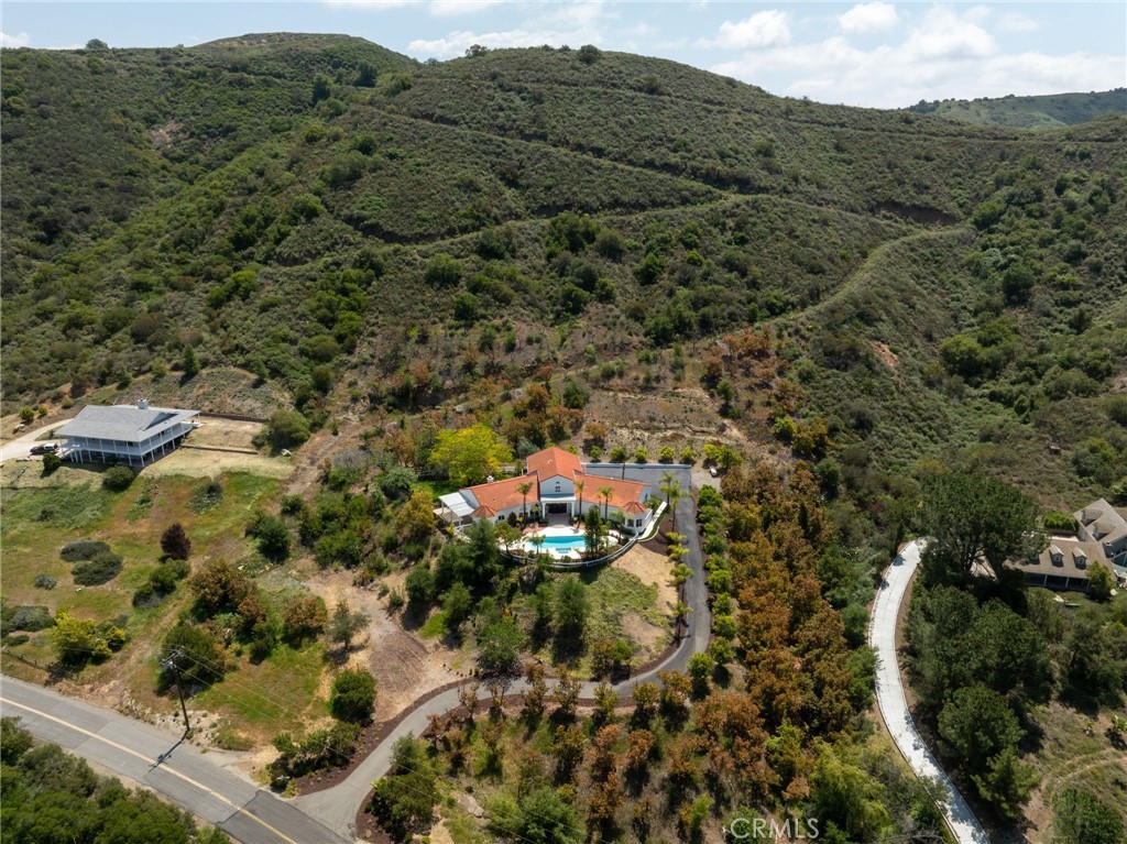 44240 La Cruz Drive
