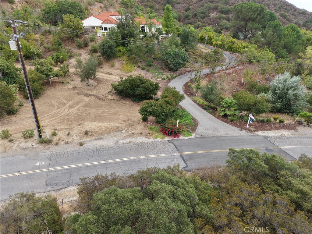 44240 La Cruz Drive