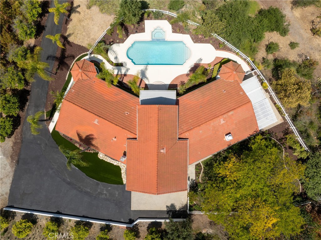 44240 La Cruz Drive
