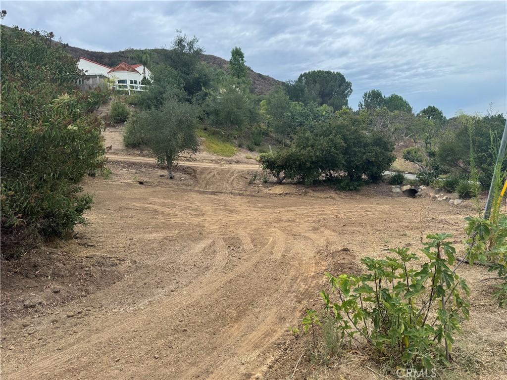 44240 La Cruz Drive
