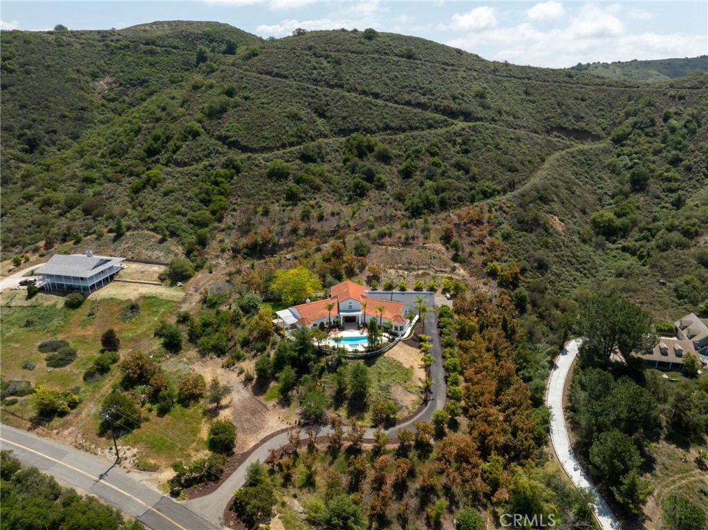 44240 La Cruz Drive