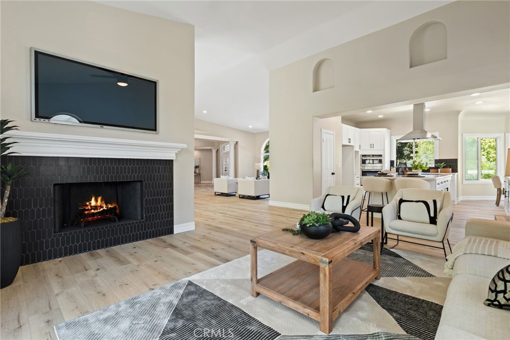 44240 La Cruz Drive