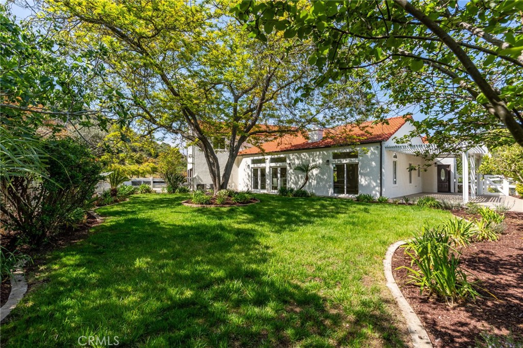 44240 La Cruz Drive