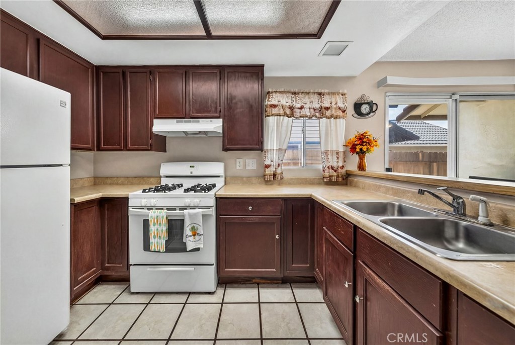 25076 Wendy Way