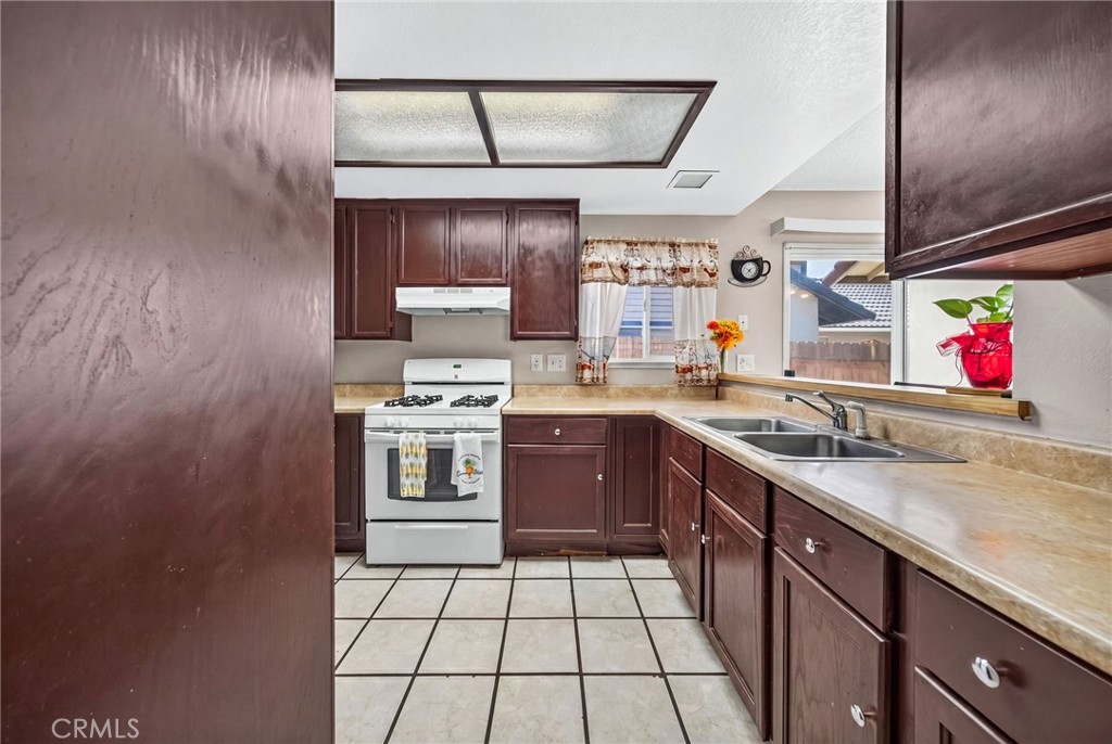 25076 Wendy Way