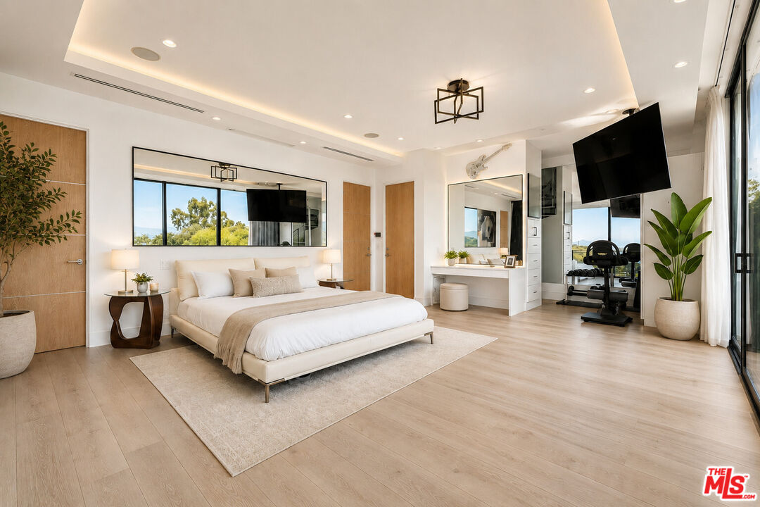7405 Pyramid Pl