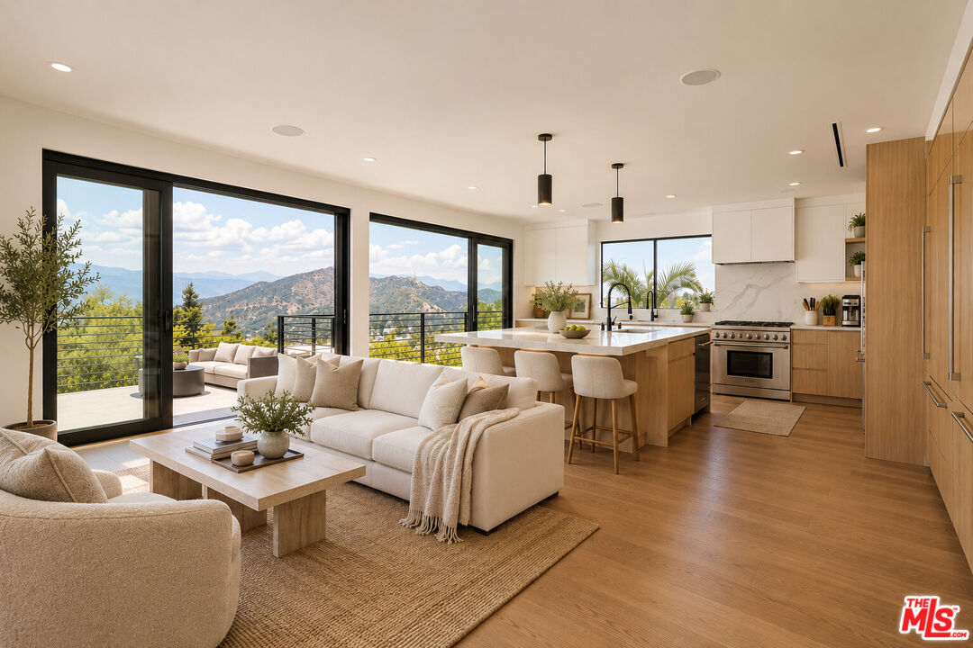 7405 Pyramid Pl