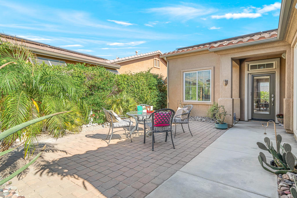 1940 Fan Palm Way