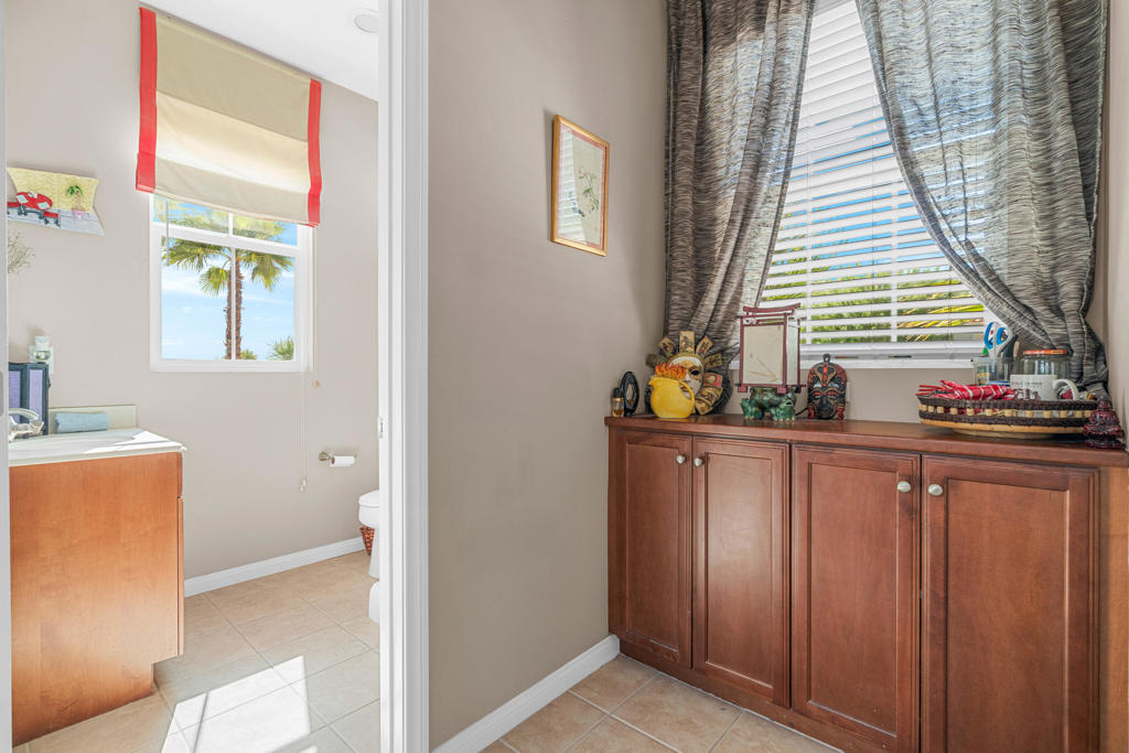 1940 Fan Palm Way