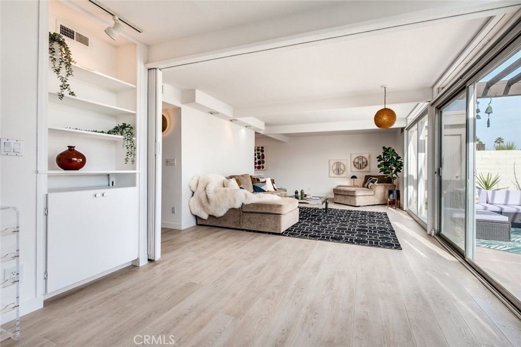 1710 N Via Miraleste