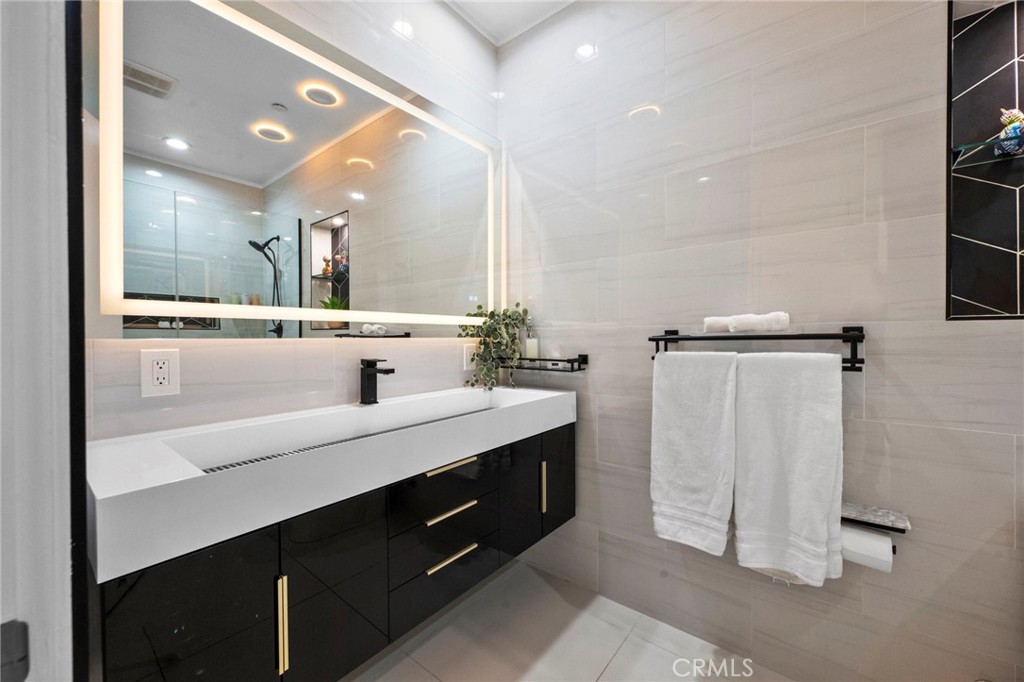 2461 N Junipero Avenue