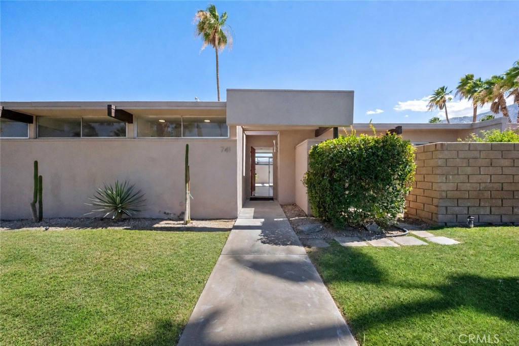 741 E Louise