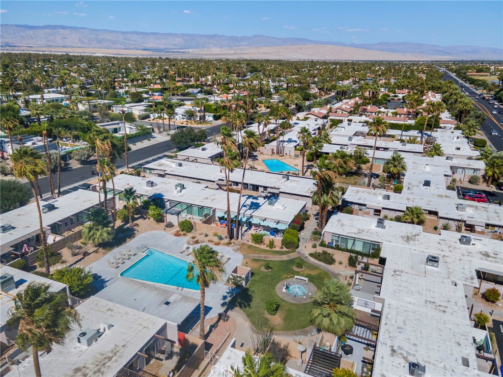 741 E Louise