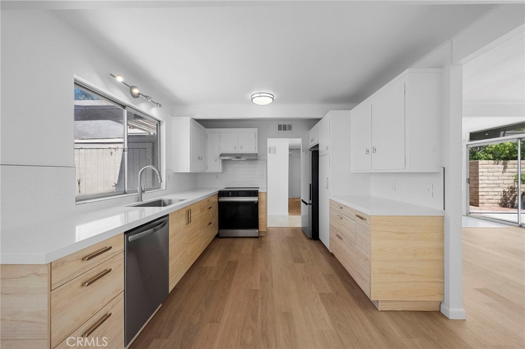 741 E Louise