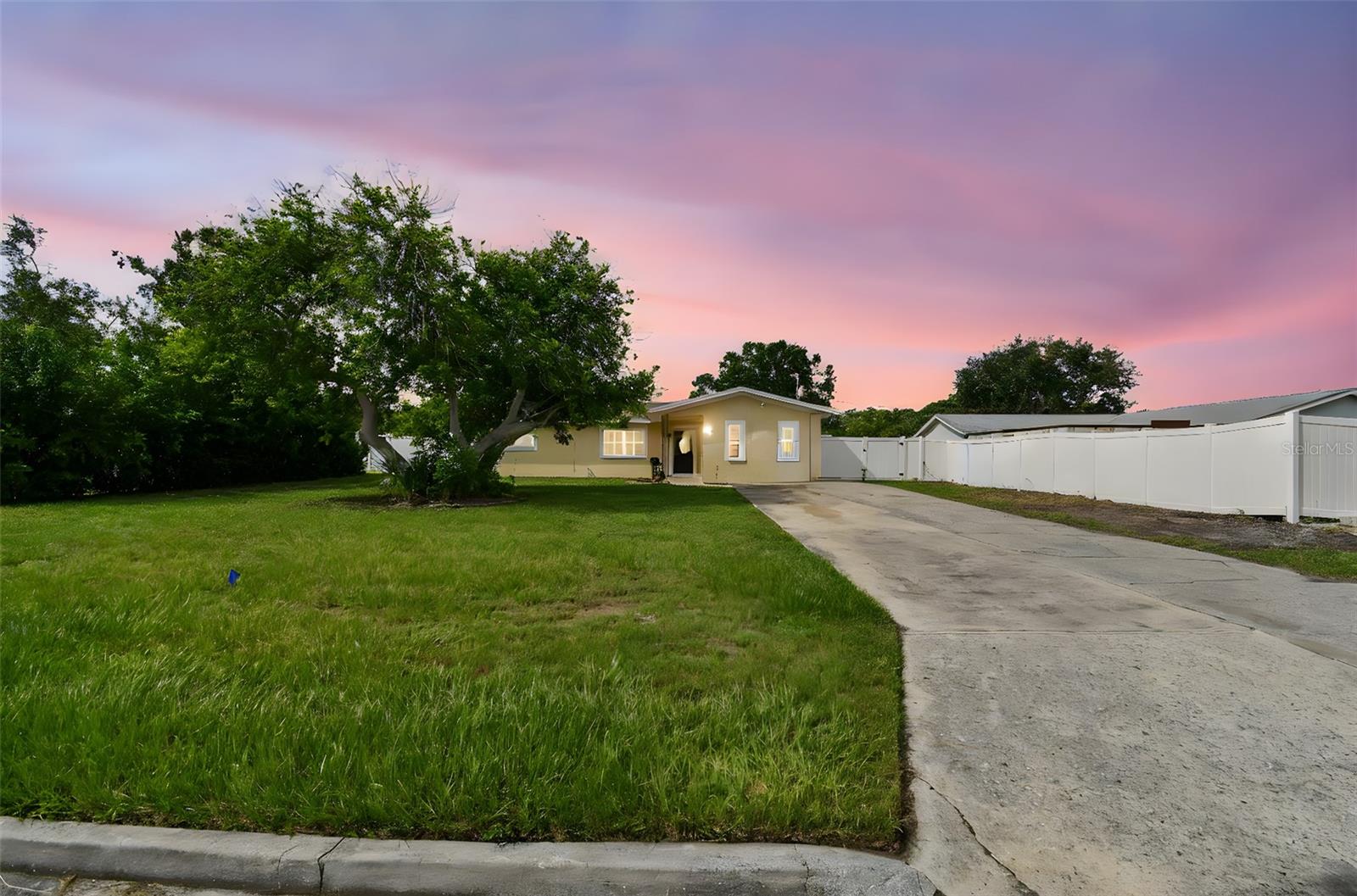 2580 GRANADA CIR W