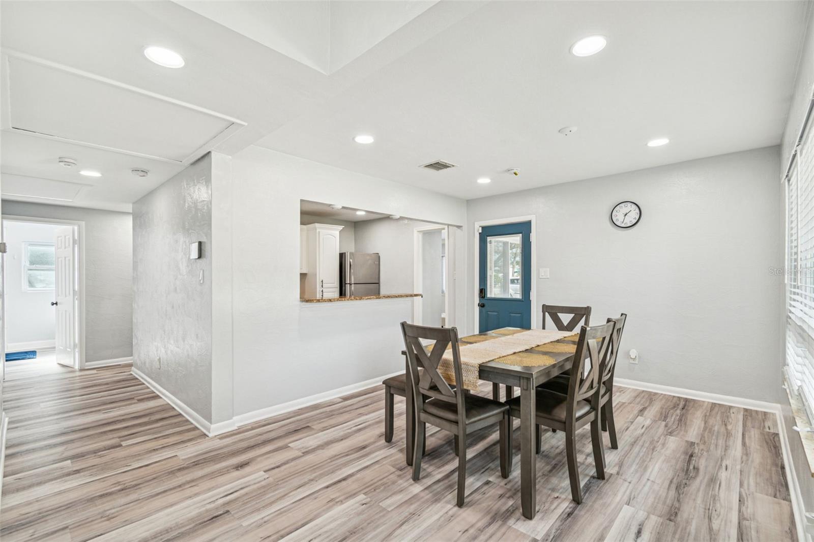 2810 W SILVER LAKE AVE