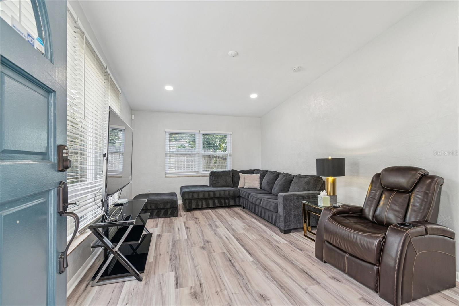 2810 W SILVER LAKE AVE