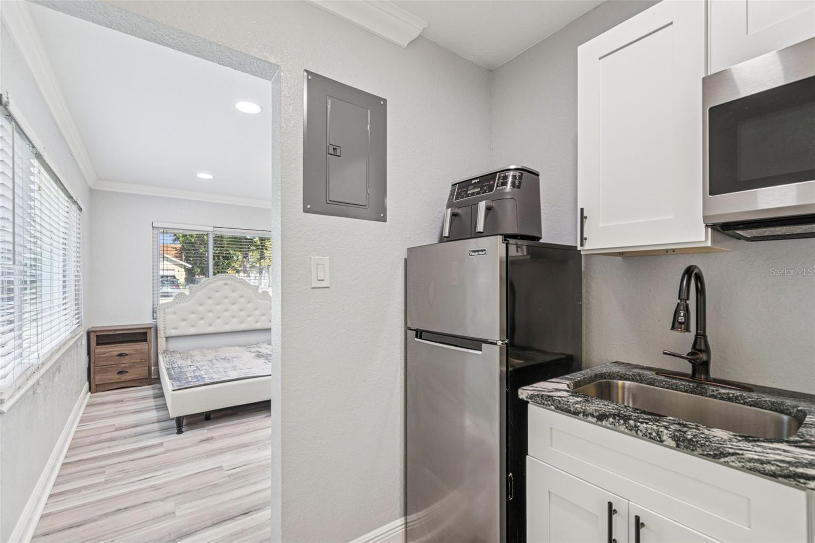 2810 W SILVER LAKE AVE