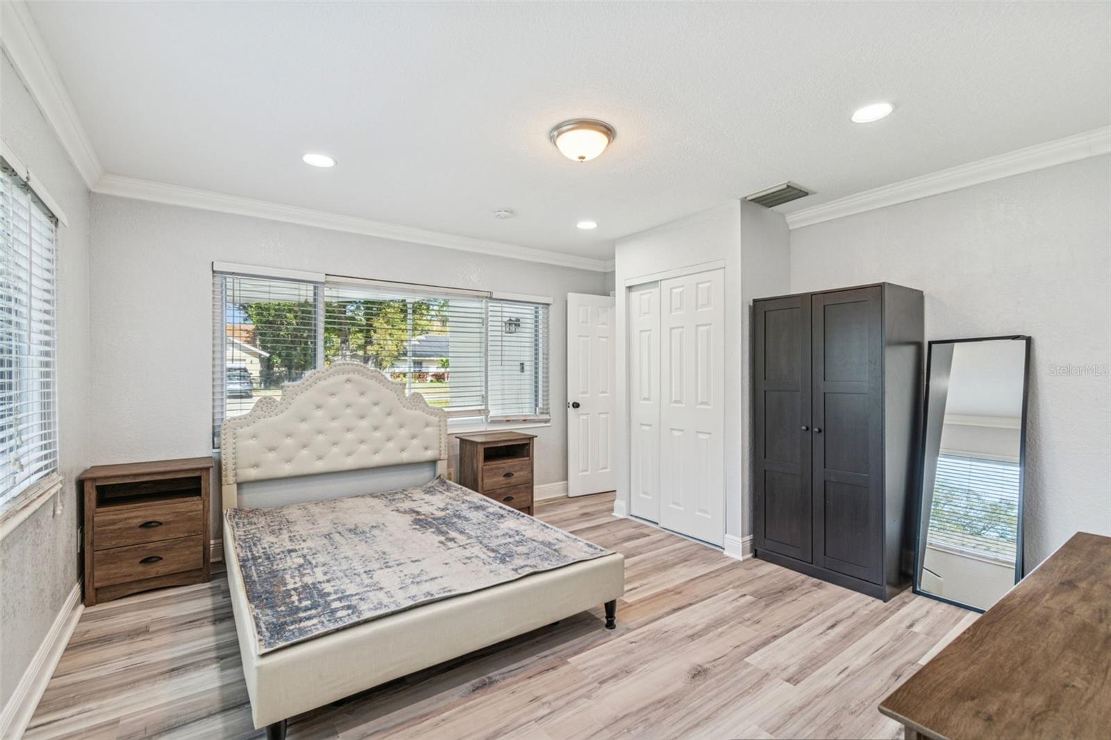 2810 W SILVER LAKE AVE