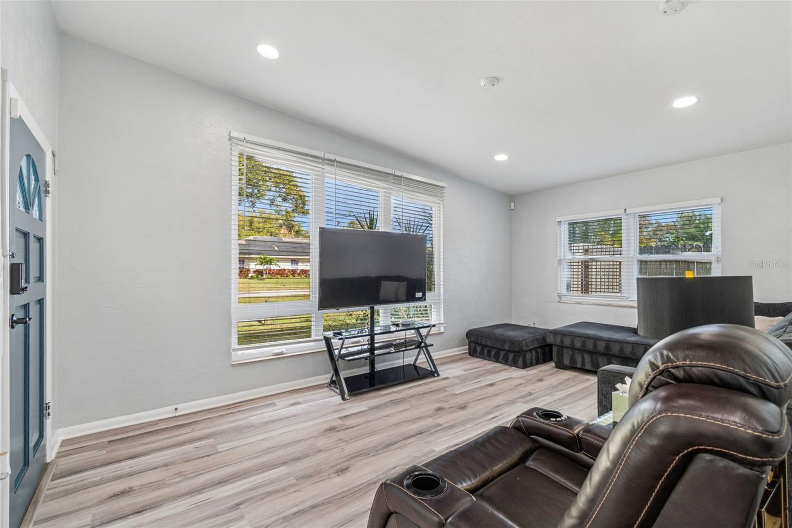 2810 W SILVER LAKE AVE