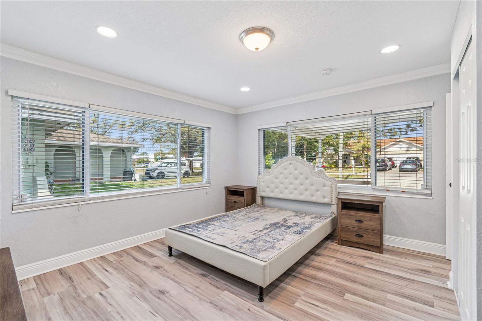 2810 W SILVER LAKE AVE
