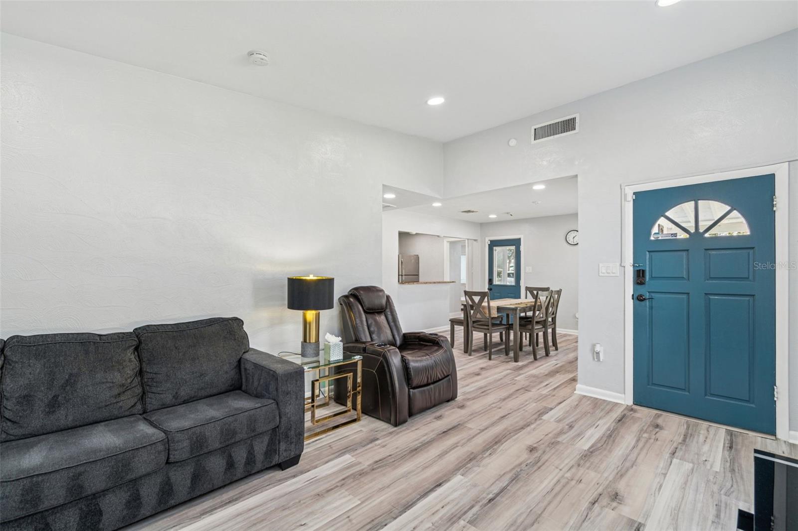 2810 W SILVER LAKE AVE