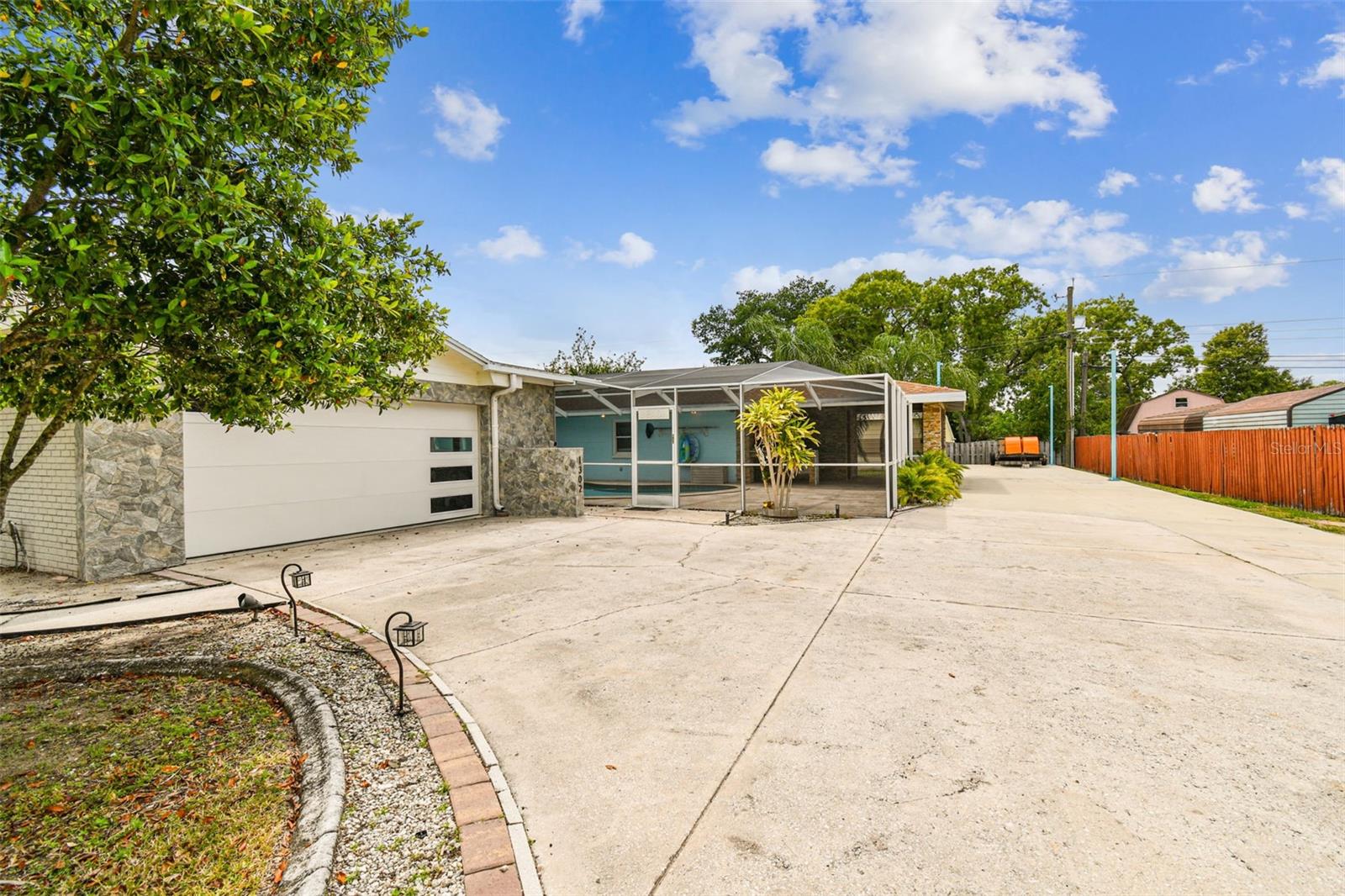 1302 BRANDONWOOD DR