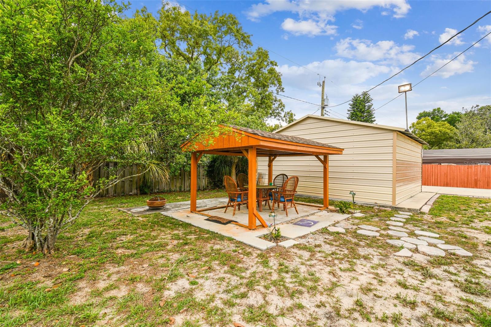 1302 BRANDONWOOD DR