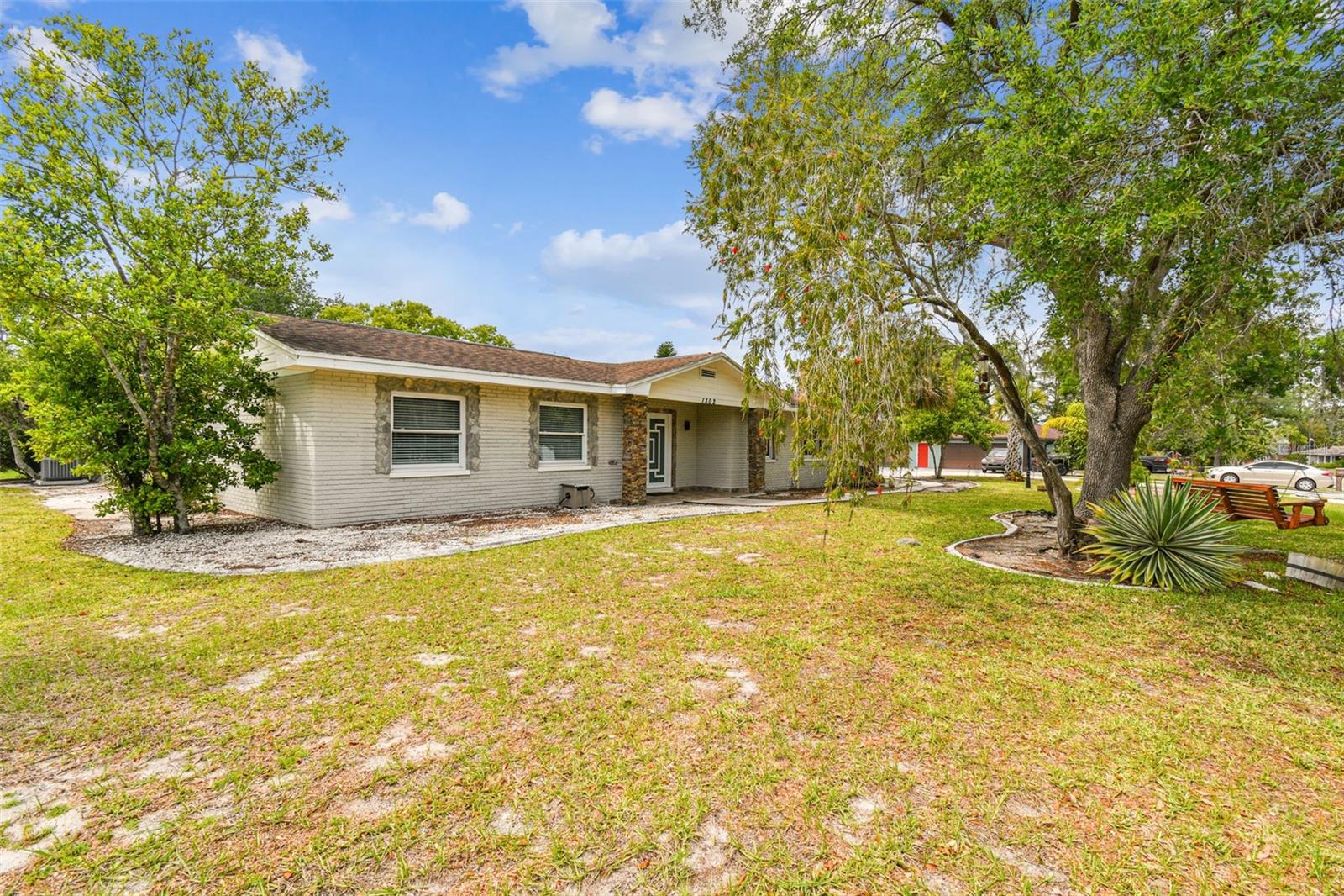 1302 BRANDONWOOD DR