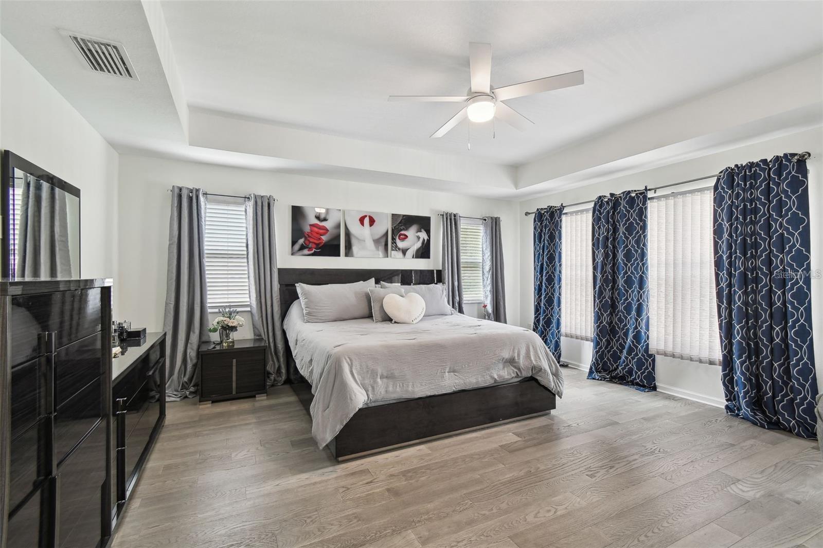 8542 EAGLE BROOK DR