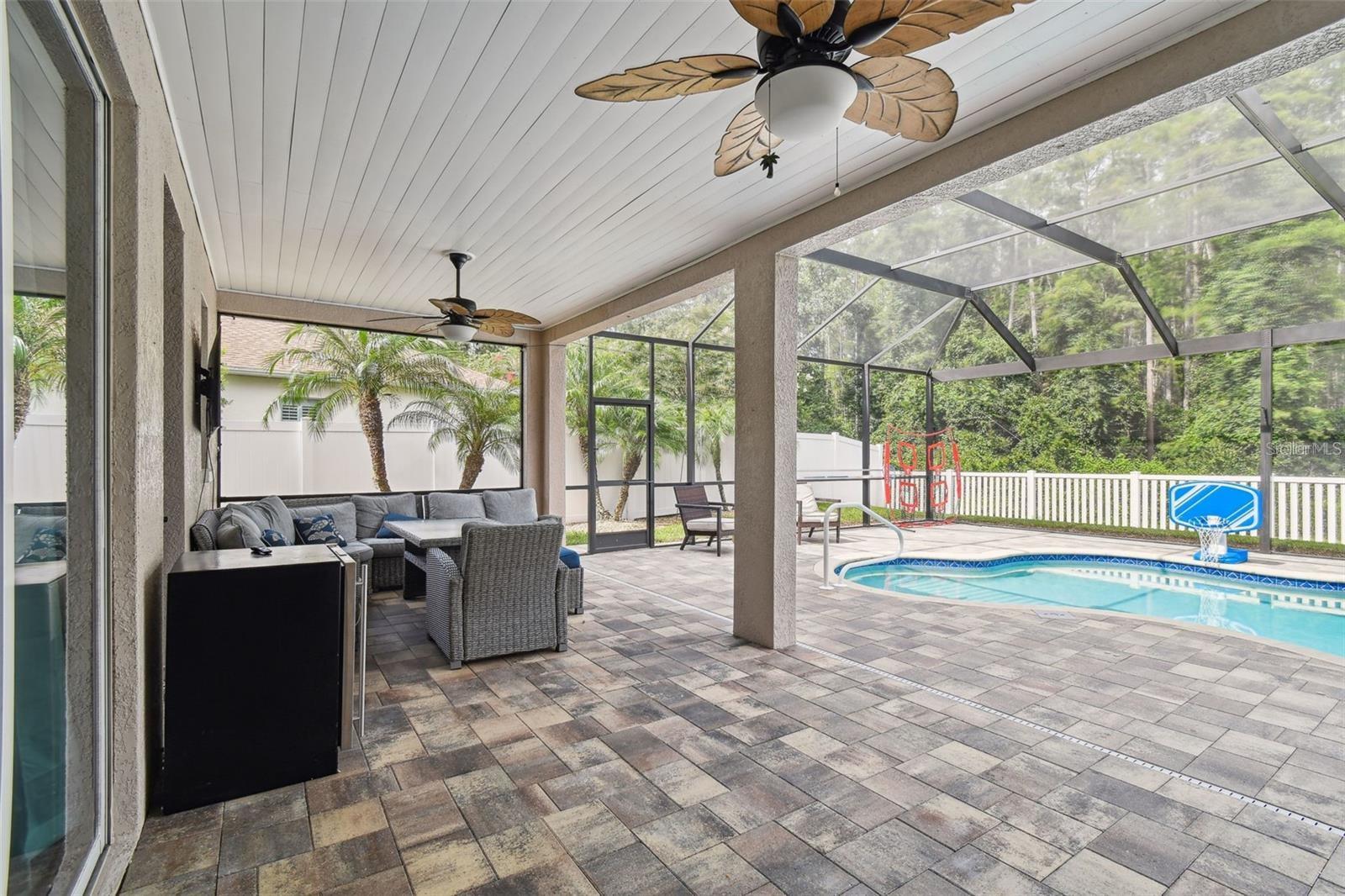8542 EAGLE BROOK DR