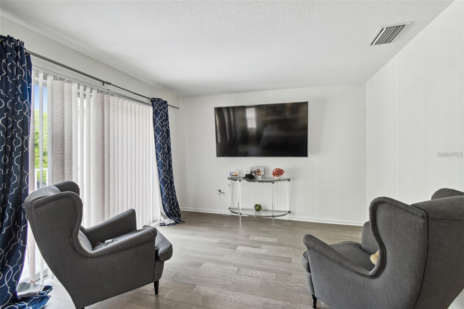 8542 EAGLE BROOK DR