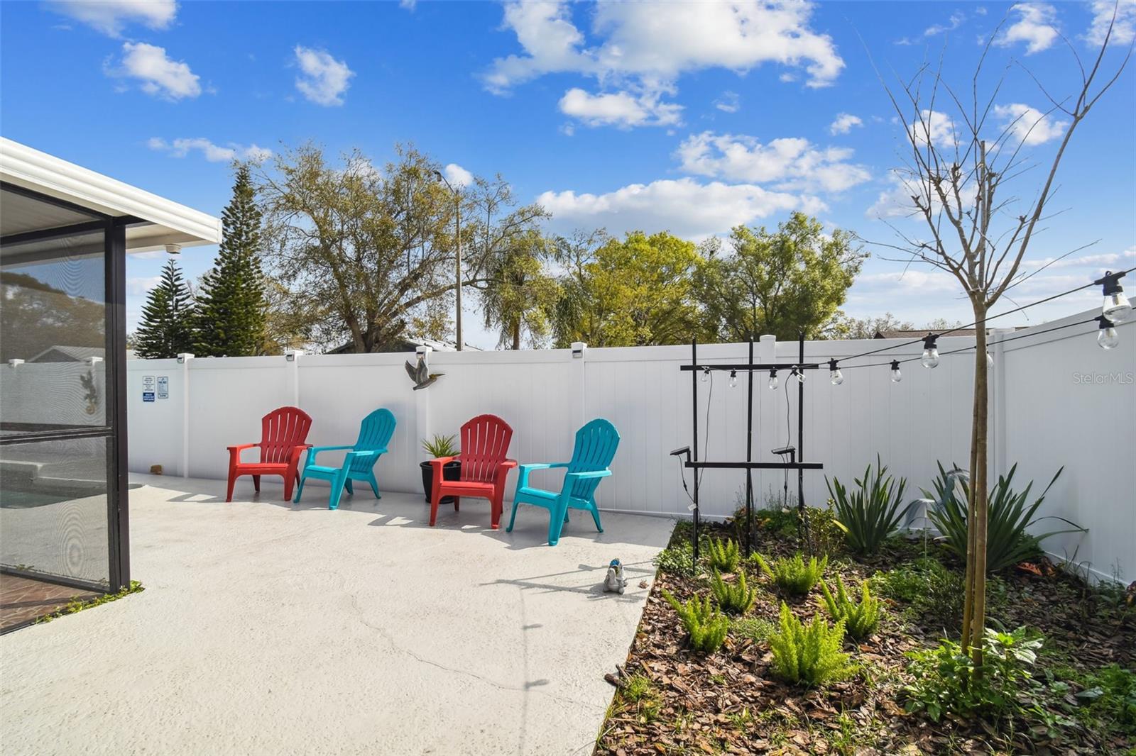 7607 WOODLAND OAKS CT