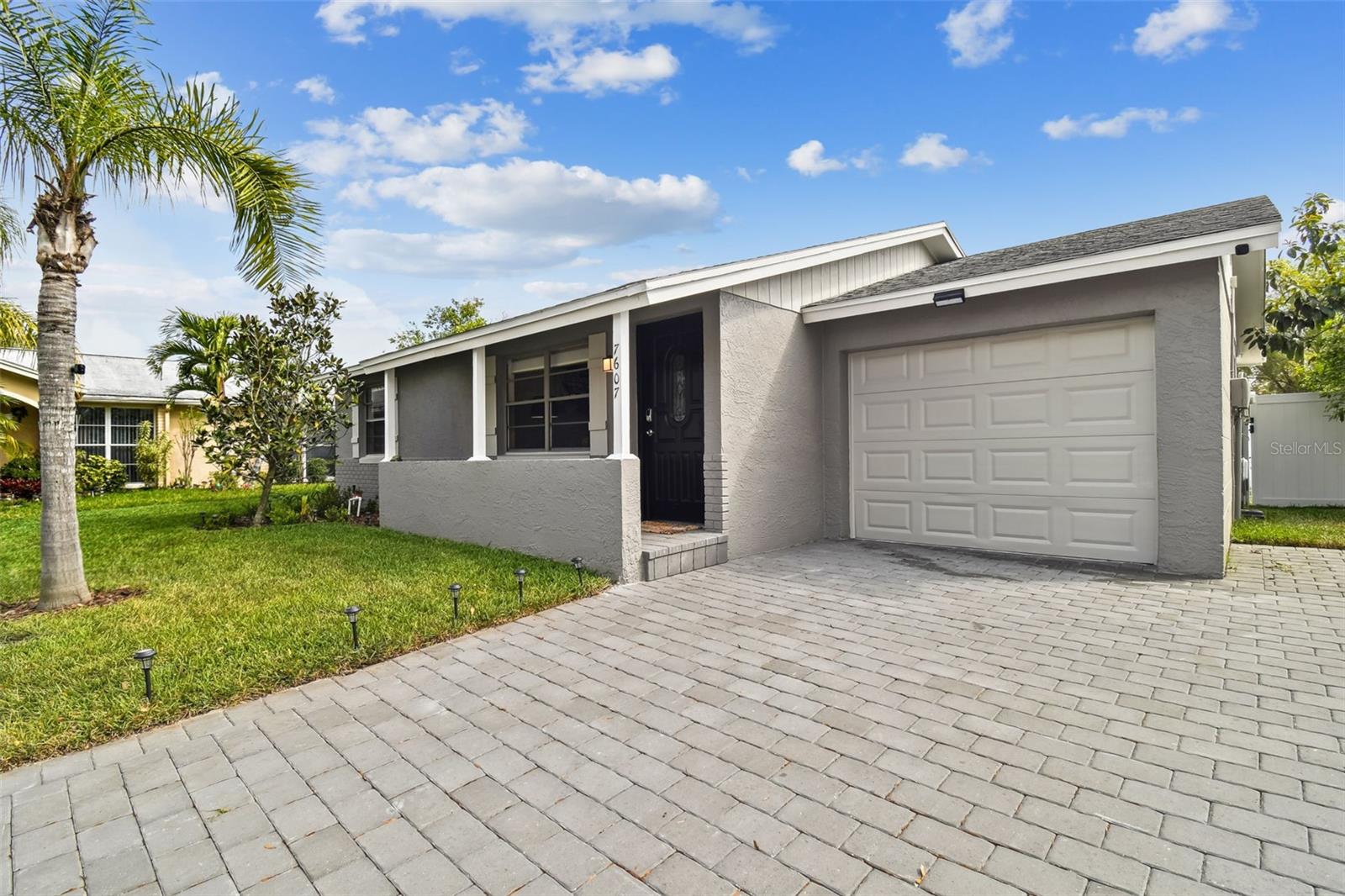 7607 WOODLAND OAKS CT