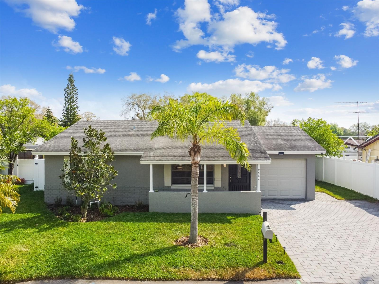 7607 WOODLAND OAKS CT
