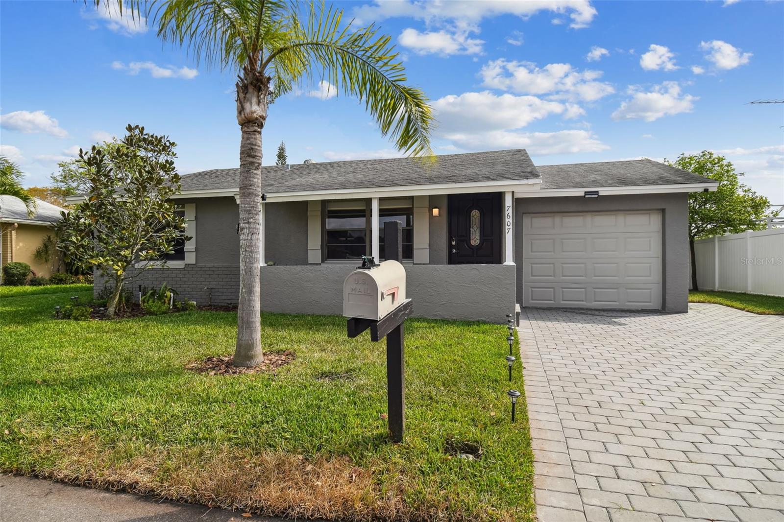 7607 WOODLAND OAKS CT