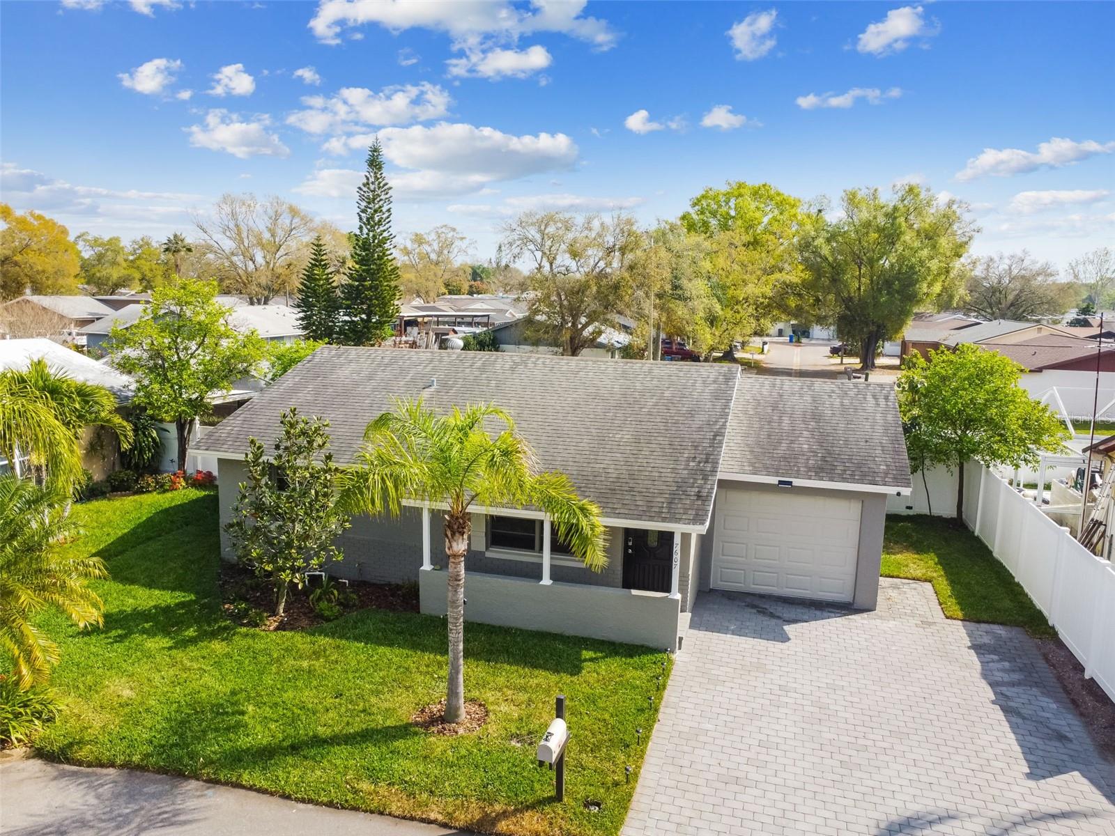 7607 WOODLAND OAKS CT