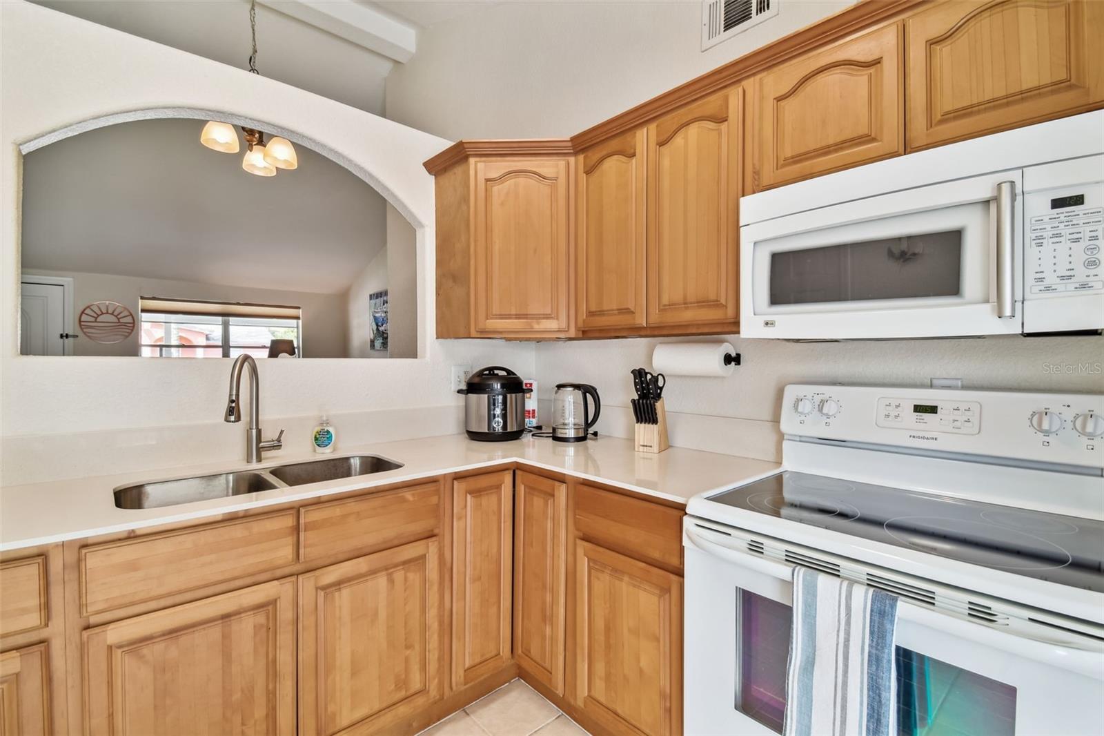 7607 WOODLAND OAKS CT