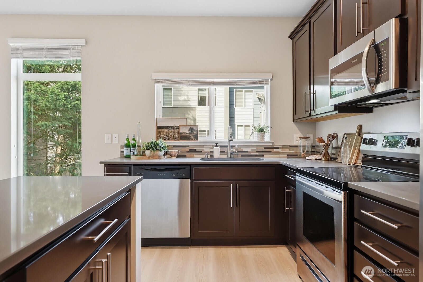 16201 Meadow Road Unit: H4